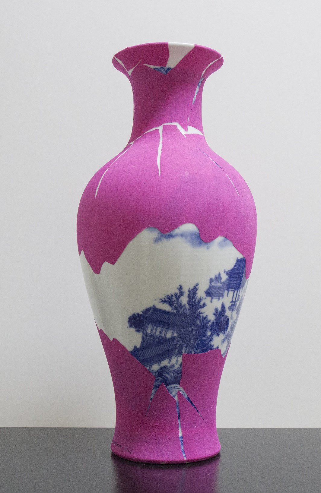 Zhang Hongmei, artista cinese contemporanea, vaso, ceramica, tessuto